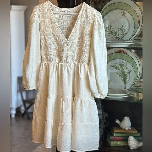 Blu Pepper Dresses & Skirts - Blu Pepper Women’s Cream, Ruched, Boho, Shirred,  Fit Flare Dress Size-Large EUC